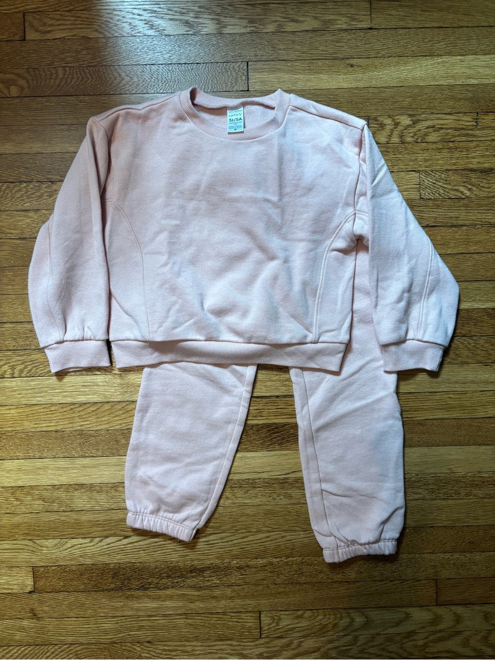 NWT/NWOT 5T Carter’s Girls Sweatsuit Set in Light Pink.